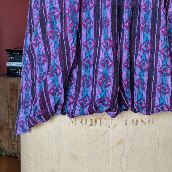 Ecoté Front-Pleated Patterned Blouse - Picture 4 of 8